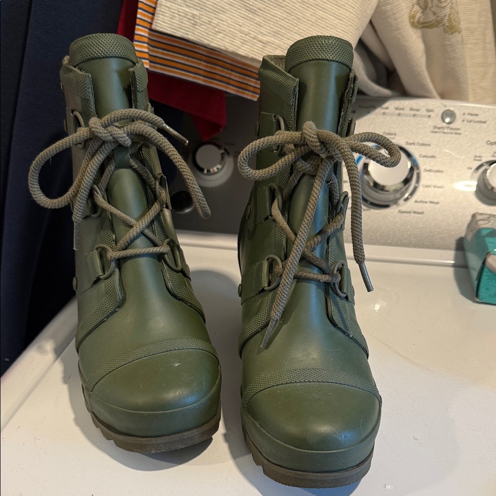 Women’s Olive Green Lace-Up Ankle Boots